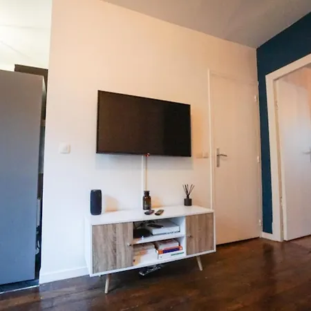 Renovated Near The Buttes Chaumont Apartment Paris